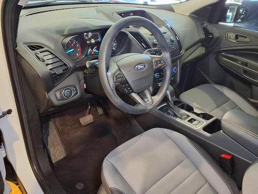 OXFORD WHITE 2017 Ford Escape S