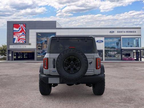 Avalanche Gray 2026 Ford Bronco Badlands