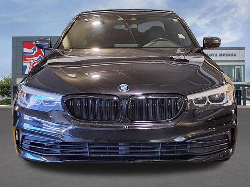 Black Sapphire Metallic 2019 BMW 530e iPerformance
