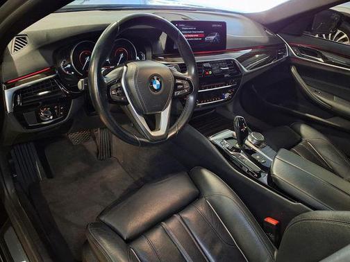 Black Sapphire Metallic 2019 BMW 530e iPerformance
