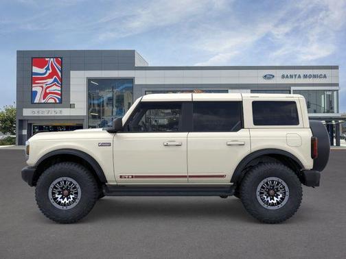 Wimbledon White 2026 Ford Bronco Outer Banks