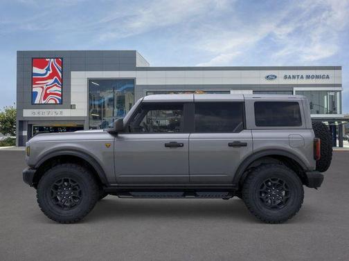 CARBONIZED GRAY METALLIC 2026 Ford Bronco Badlands