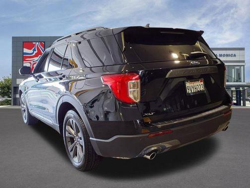 AGATE BLACK METALLIC 2024 Ford Explorer XLT