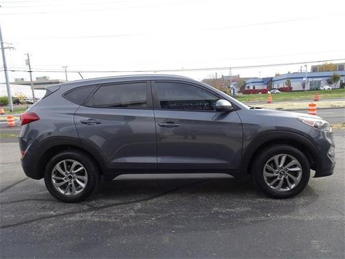 2017 Hyundai TUCSON SE