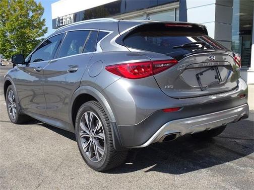 2017 INFINITI QX30 Premium
