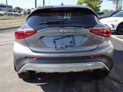 2017 INFINITI QX30 Premium