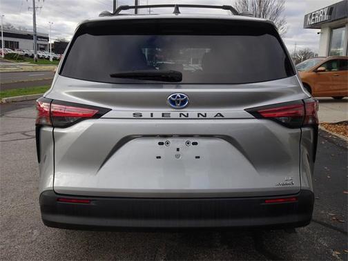 2022 Toyota Sienna LE