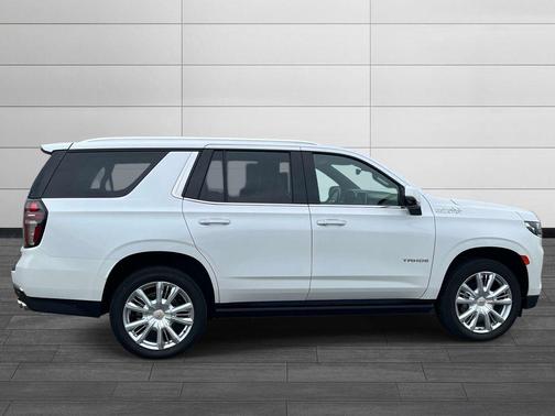 Iridescent Pearl Tricoat 2023 Chevrolet Tahoe 4WD High Country