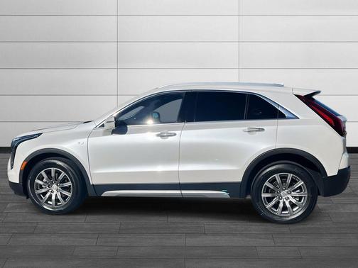 2022 Cadillac XT4 Premium Luxury