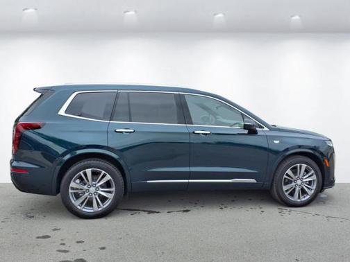 2025 Cadillac XT6 Premium Luxury FWD