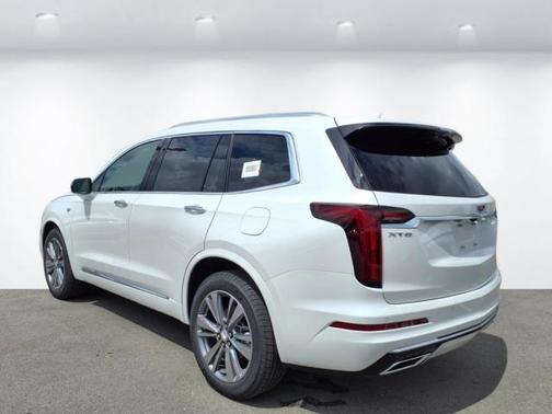 2025 Cadillac XT6 Premium Luxury FWD