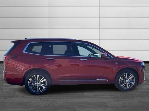 2025 Cadillac XT6 Premium Luxury FWD