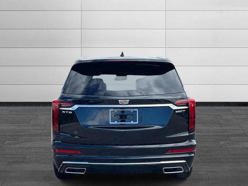 2025 Cadillac XT6 Luxury FWD