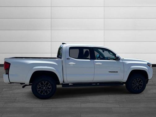 Ice Cap 2023 Toyota Tacoma SR5