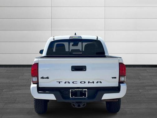 Ice Cap 2023 Toyota Tacoma SR5