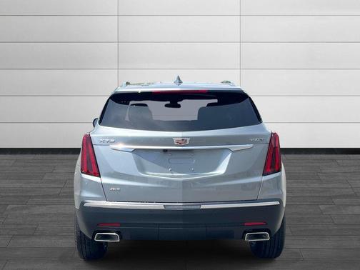 Argent Silver Metallic 2026 Cadillac XT5 Luxury