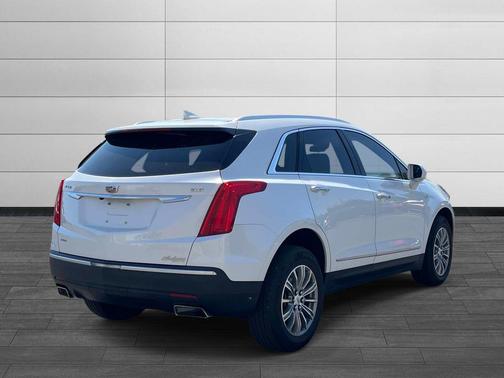 Crystal White Tricoat 2017 Cadillac XT5 Luxury