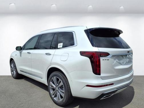 2025 Cadillac XT6 Premium Luxury FWD
