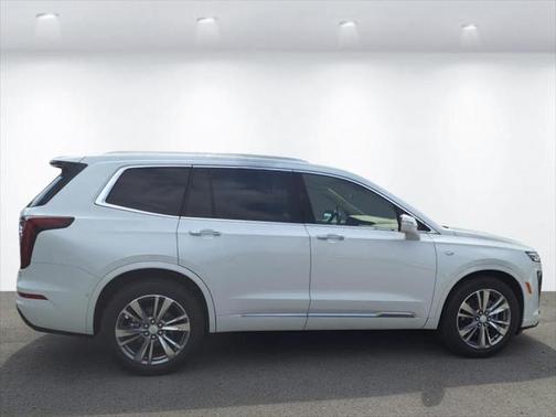 2025 Cadillac XT6 Premium Luxury FWD