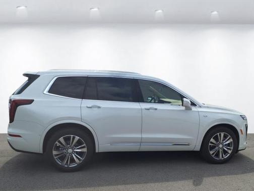 2025 Cadillac XT6 Premium Luxury FWD
