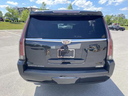Manhattan Noir Metallic 2019 Cadillac Escalade ESV Luxury