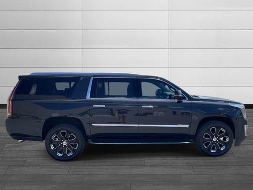 Manhattan Noir Metallic 2019 Cadillac Escalade ESV Luxury