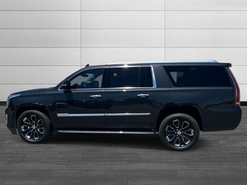 Manhattan Noir Metallic 2019 Cadillac Escalade ESV Luxury