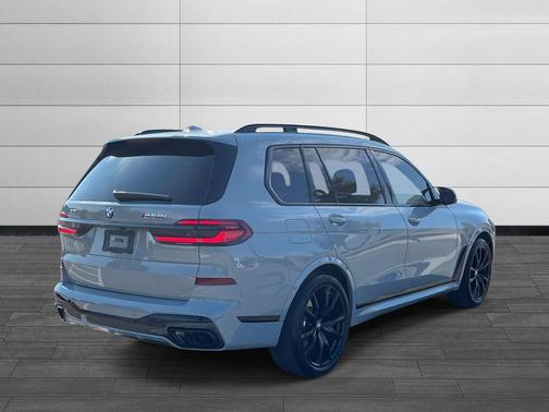 2025 BMW X7 M60i