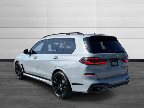 2025 BMW X7 M60i