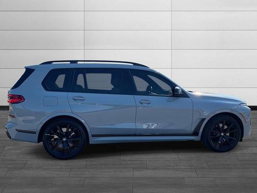 2025 BMW X7 M60i