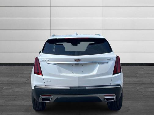 Crystal White Tricoat 2026 Cadillac XT5 Premium Luxury