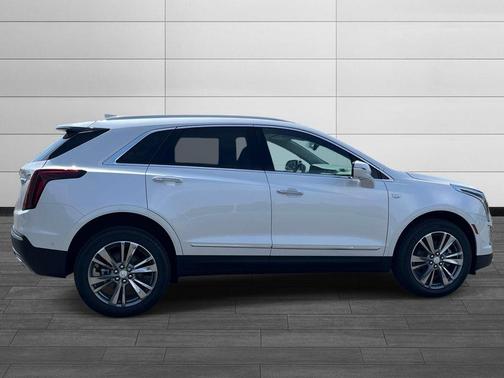Crystal White Tricoat 2026 Cadillac XT5 Premium Luxury