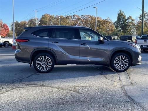 2022 Toyota Highlander Platinum