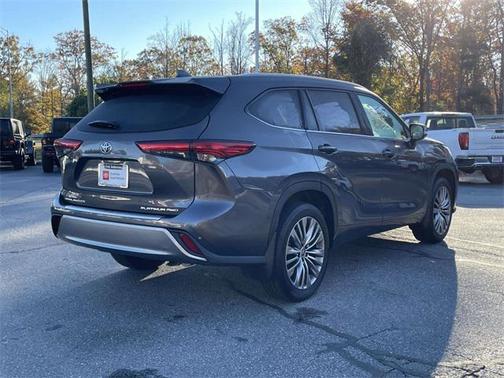 2022 Toyota Highlander Platinum