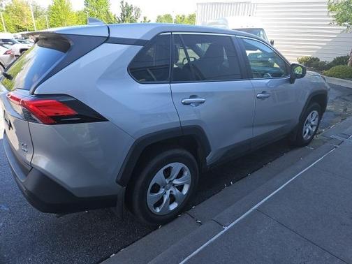 2022 Toyota RAV4 LE