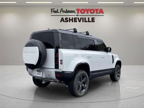 2025 Land Rover Defender 110 P300