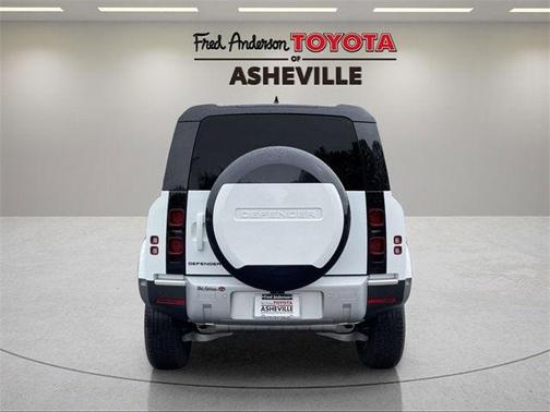 2025 Land Rover Defender 110 P300