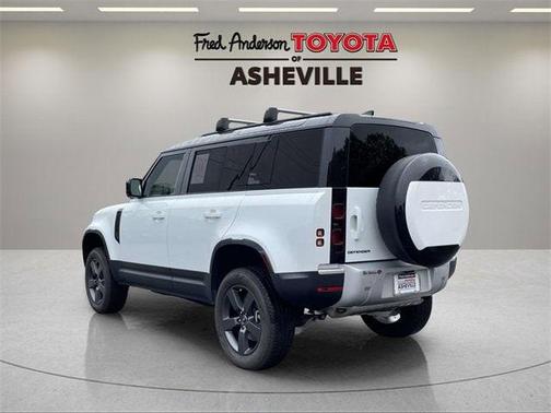 2025 Land Rover Defender 110 P300