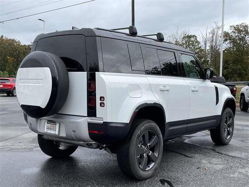 2025 Land Rover Defender 110 P300