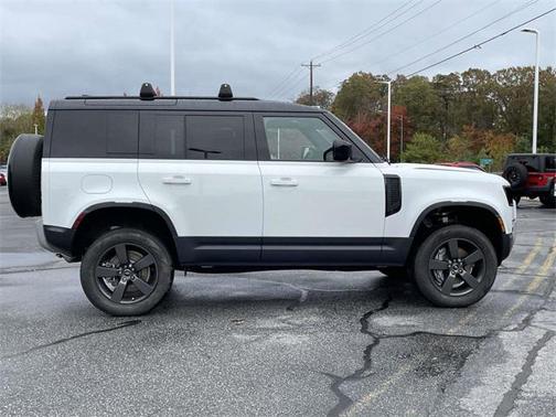 2025 Land Rover Defender 110 P300