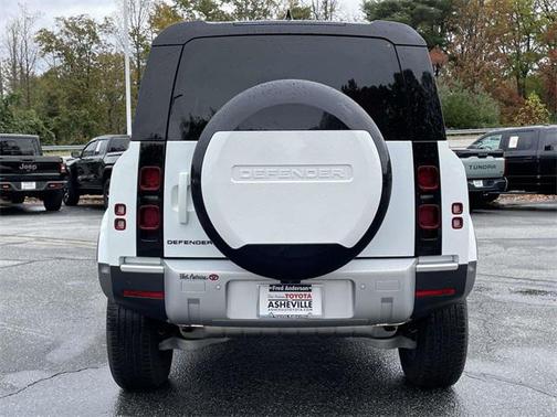 2025 Land Rover Defender 110 P300