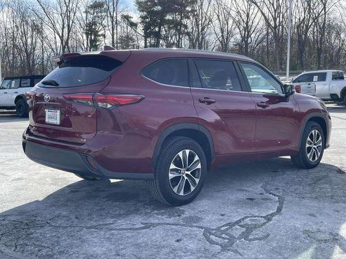 Ruby Flare Pearl 2023 Toyota Highlander XLE