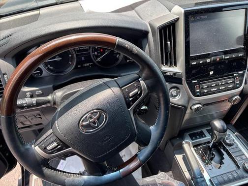 2016 Toyota Land Cruiser Base