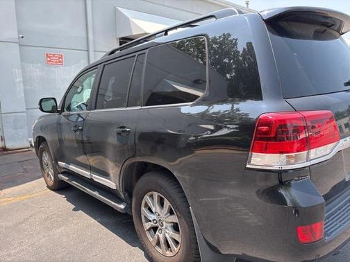 2016 Toyota Land Cruiser Base