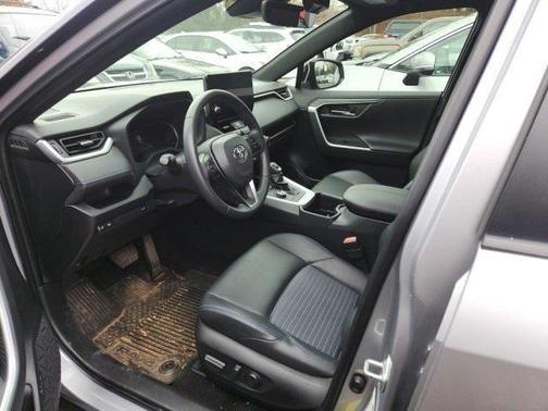 2023 Toyota RAV4 Hybrid SE