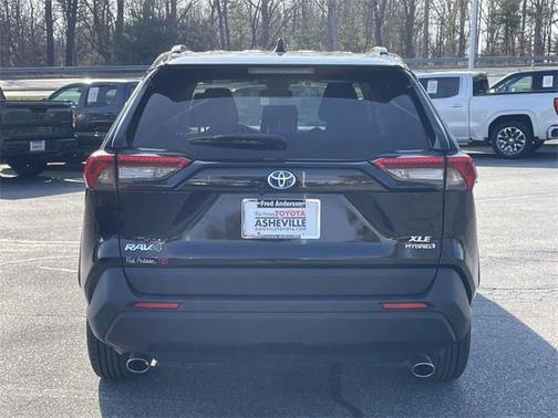 2024 Toyota RAV4 Hybrid XLE