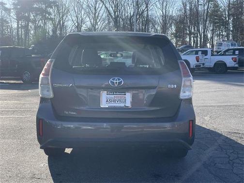 2016 Toyota Prius v Four