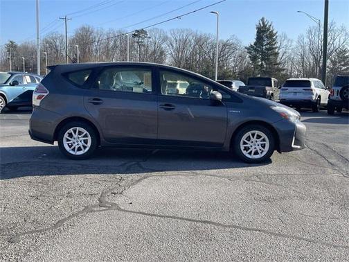 2016 Toyota Prius v Four