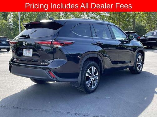 Midnight Black Metallic 2024 Toyota Highlander XLE