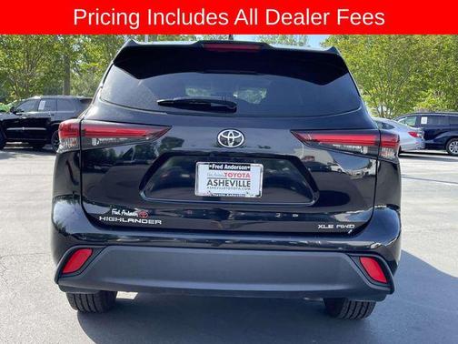 Midnight Black Metallic 2024 Toyota Highlander XLE